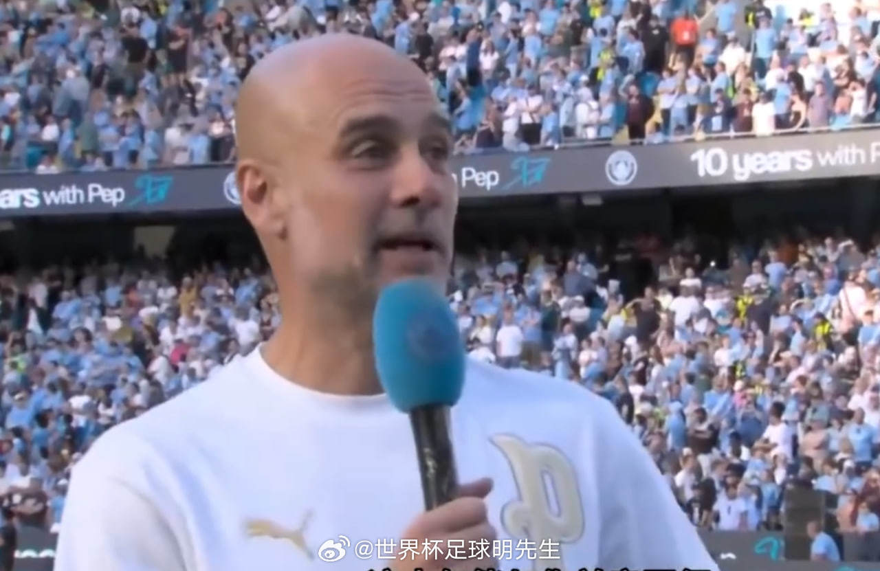 瓜迪奥拉告别曼城：岁岁相逢，皆以拥抱为名伊蒂哈德的晚风，揽尽十载红蓝岁月。一场盛