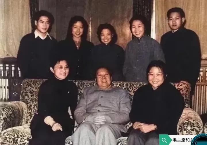 那年，李敏回家看望爸爸毛主席，这是她结婚离开中南海多年以后，专程回来看望爸爸。毛