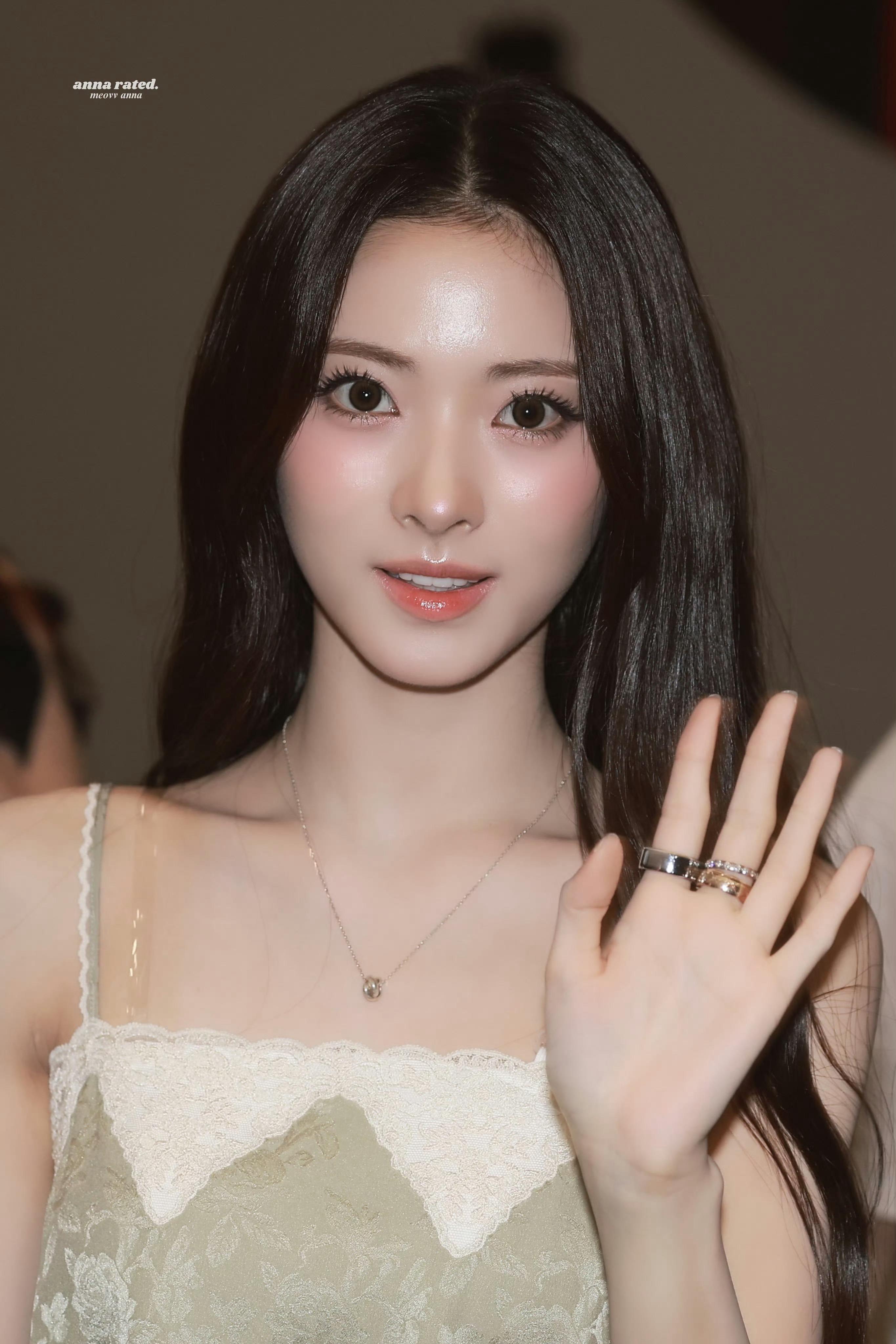 史上最难大比拼来了 这次是真的觉得夹杂着细纹的生图要比精修图更好看…🪭 ​​​