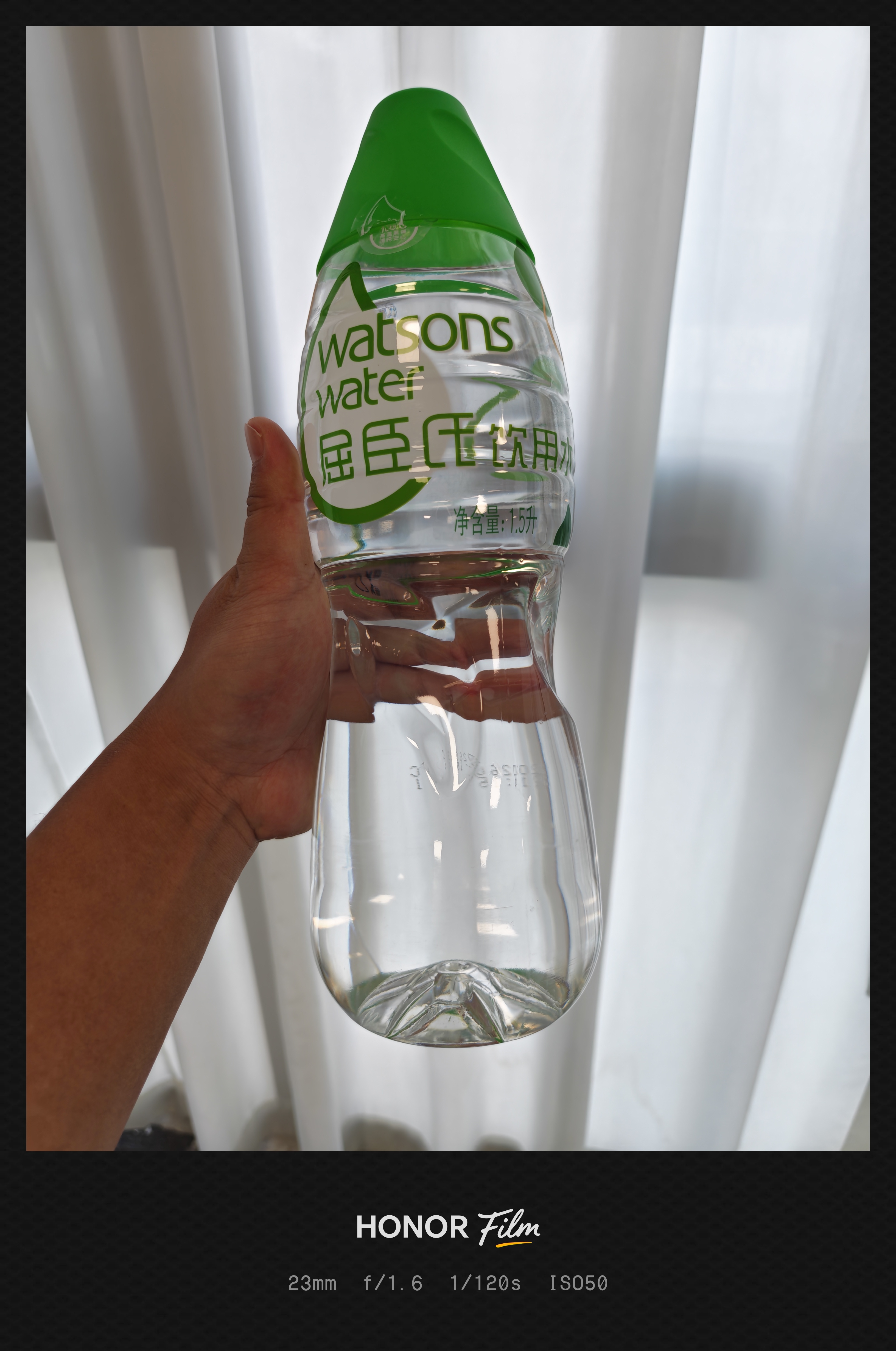 今天准备把这瓶1.5升水喝完，你们一天都喝多少升水？ 
