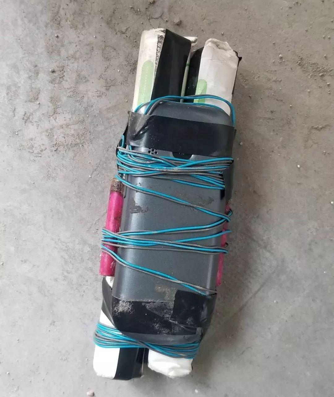 爆炸装置被投向荷兰总理党办公室
一名身份不明的人士在荷兰总理罗布·杰滕领导的D6