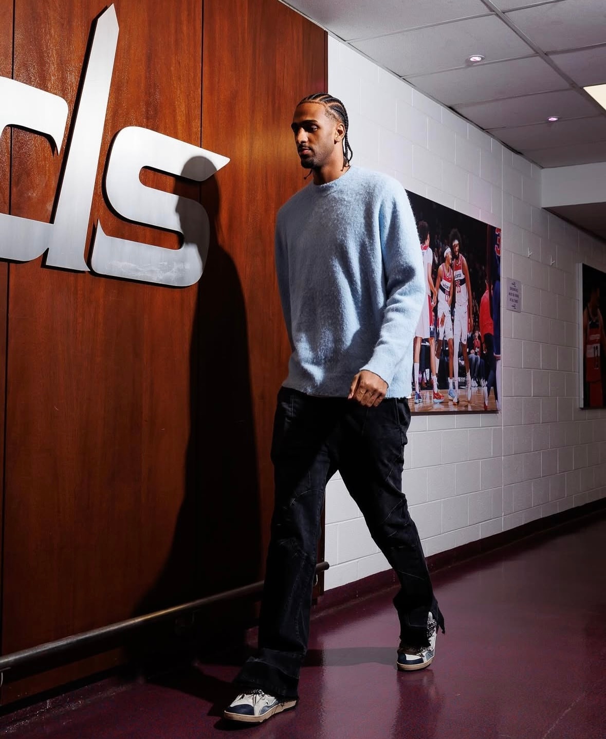 Shams：萨尔遭遇右腿筋拉伤，将缺阵约两周。新秀挑战赛参加不了了。 