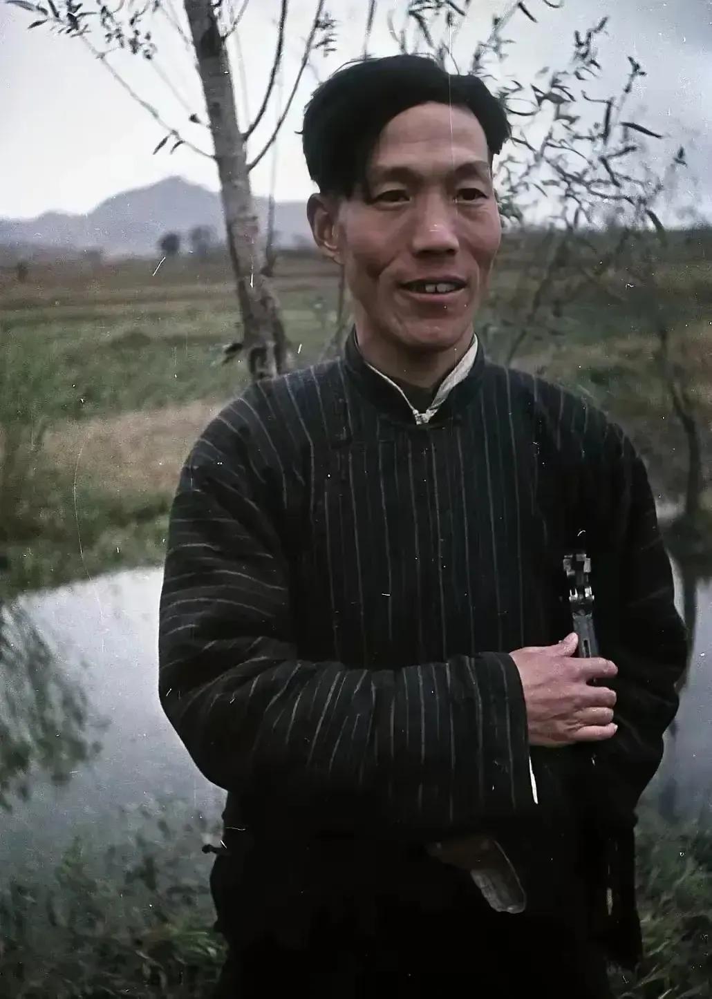真实的      真实得让人心痛
虚假的      虚假得让人无语

影视剧里特