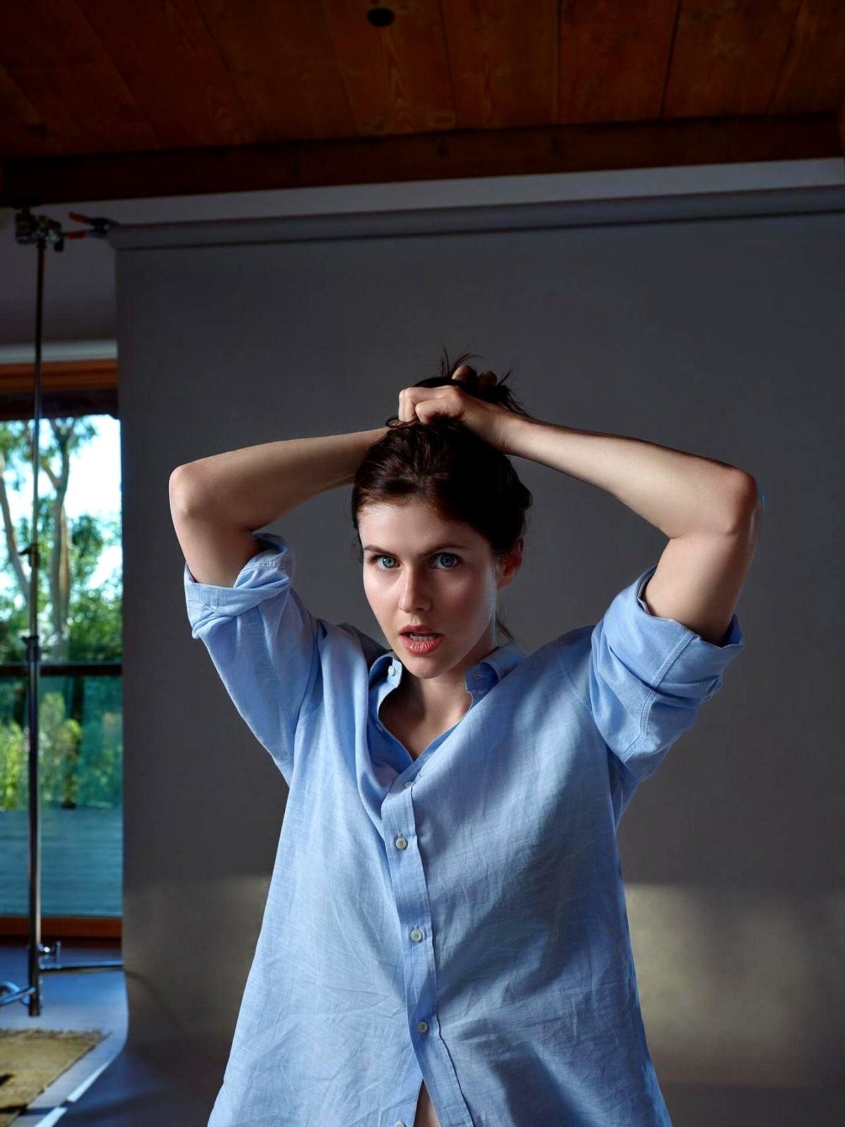 达达里奥这组大片，最绝的是裸妆。

2025年11月26日《汉普顿斯》杂志这套片