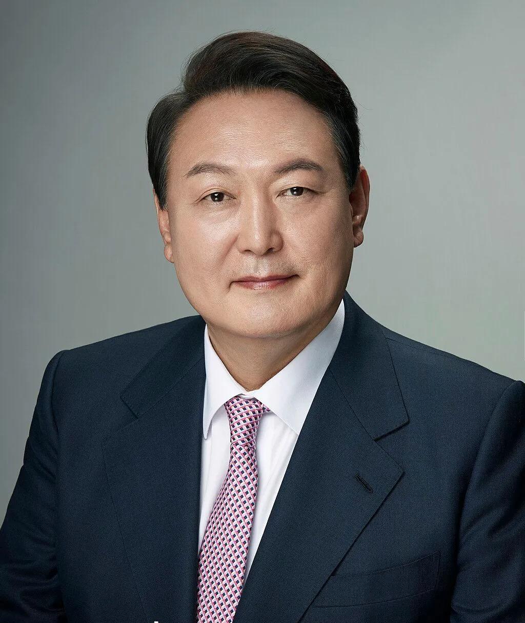 韩国政坛又出大案！

前总统尹锡悦这回真摊上大事了！

2月19日法院将对他的