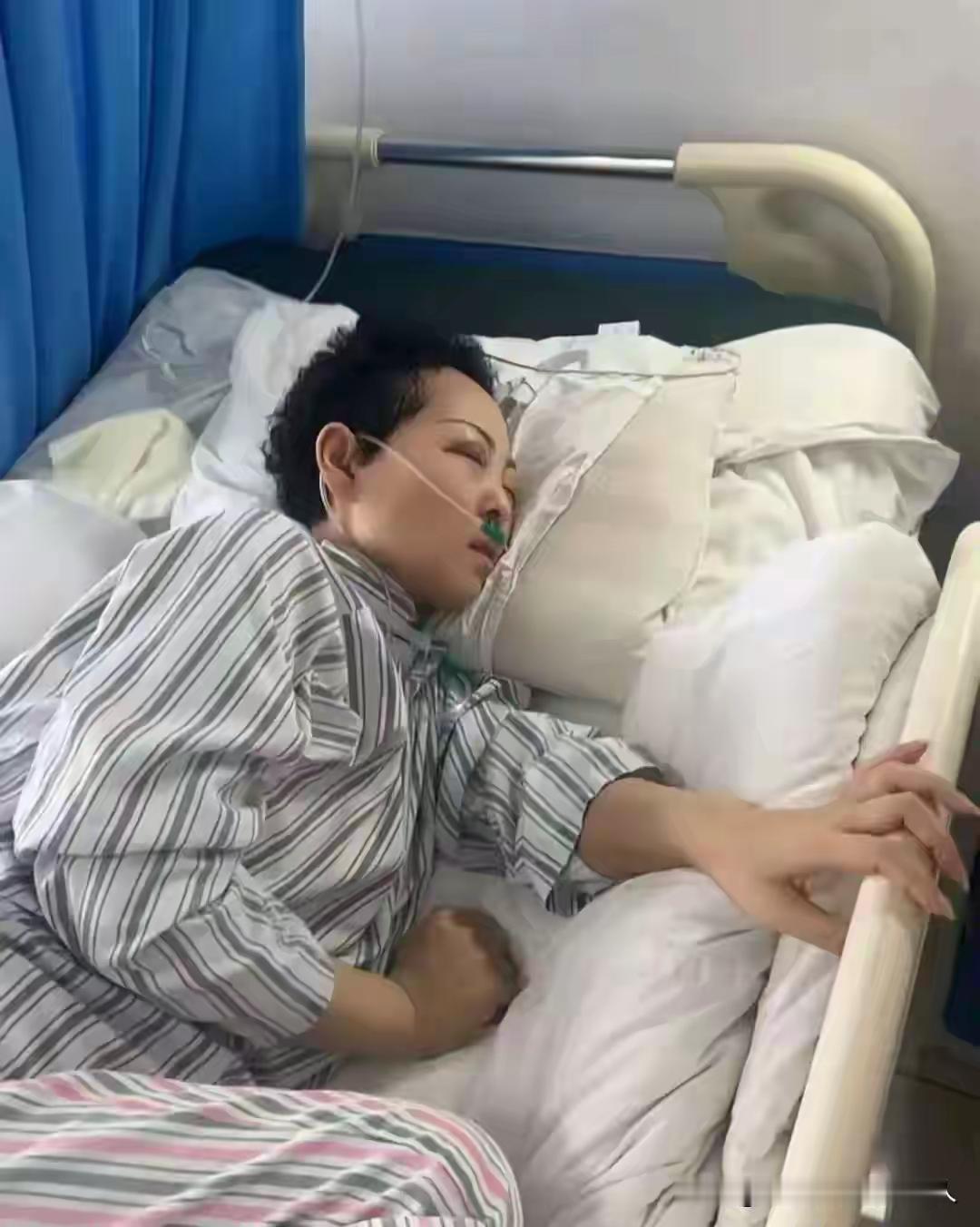 6月9日高考结束，河北唐山一位父亲接女儿回家，看到妻子遗像才说出真相：妈妈5月2