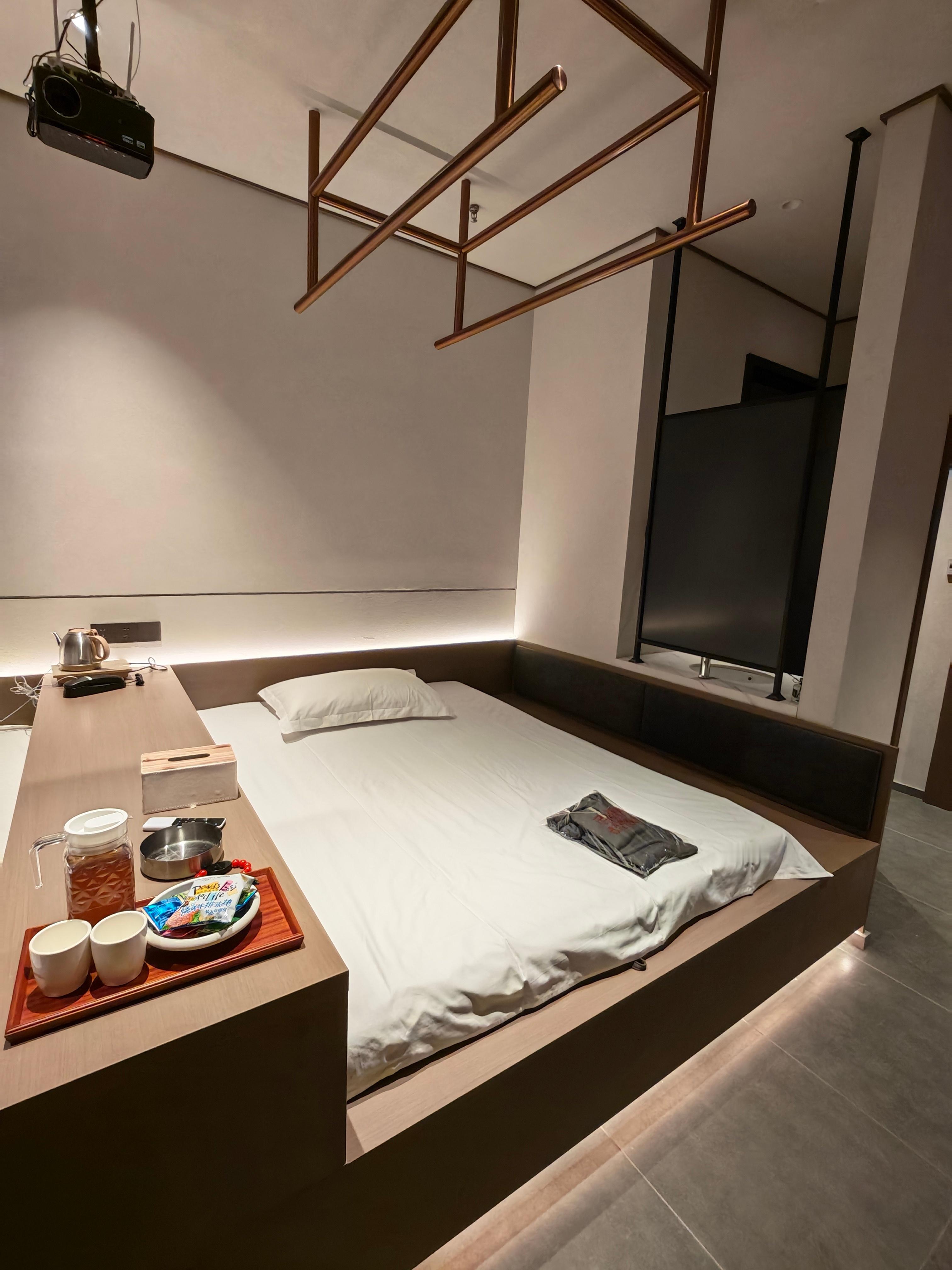 好家伙，东北这按摩店的床是真大啊