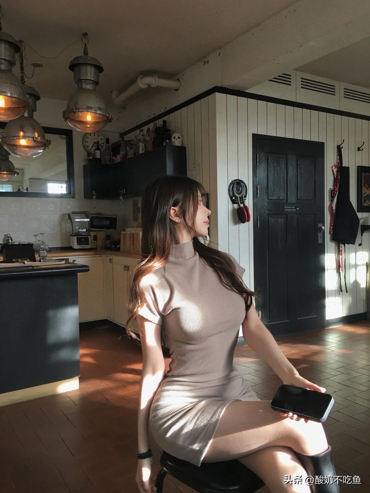 有气质的穿搭是怎么样的愿你在被爱人的眼里，连撑伞的样子都像捧着一束玫瑰花