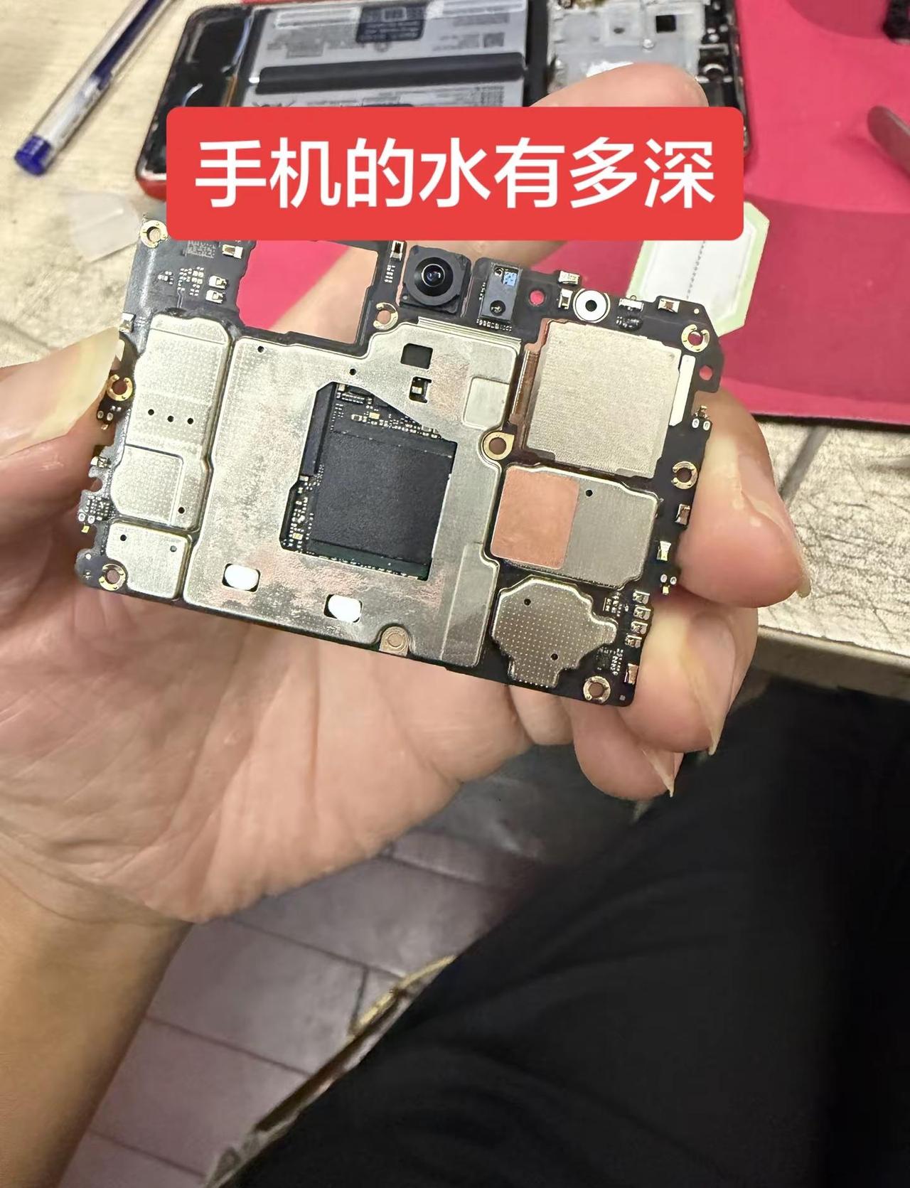 同行保证主板没有修。还有很多人去x鱼以为捡漏，有漏早就被贩子半夜三更捞走了，有些