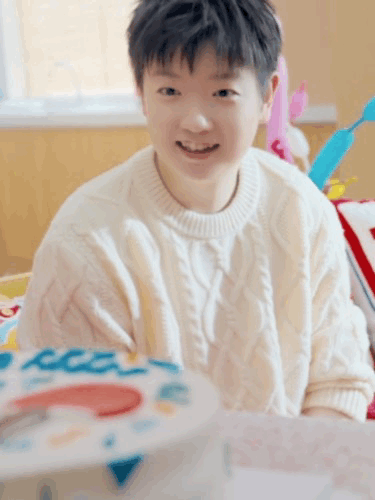 孙颖莎1104生日快乐 好可爱呀😸👓🍰 ​​​