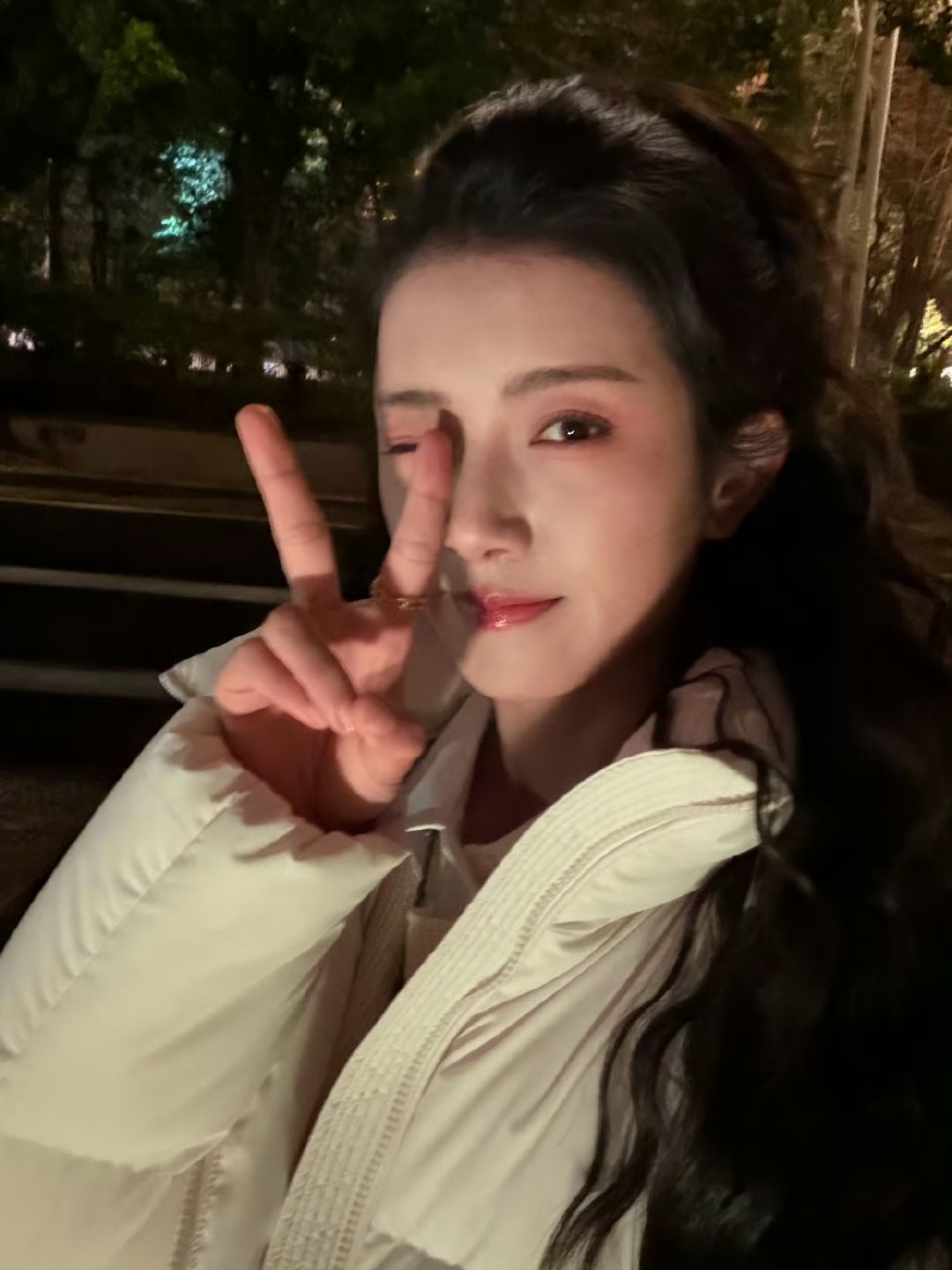 卢c鹿鹿LuLu❤️卢鹿鹿 ✨向全世界安利卢鹿鹿 黄昏时偷来你的肋骨酿酒，百年后