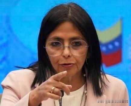 美军抓人，石油梦碎，委国硬刚

昨天凌晨，特朗普一声令下，美军直接空袭委内瑞拉，