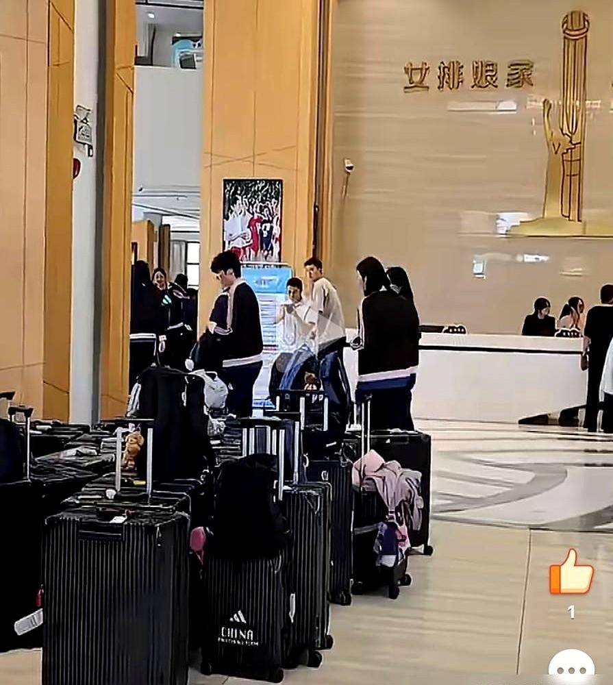 所以老队员一身伤病？这事儿还真没那么简单。

中国女排第53次回到漳州基地，不是