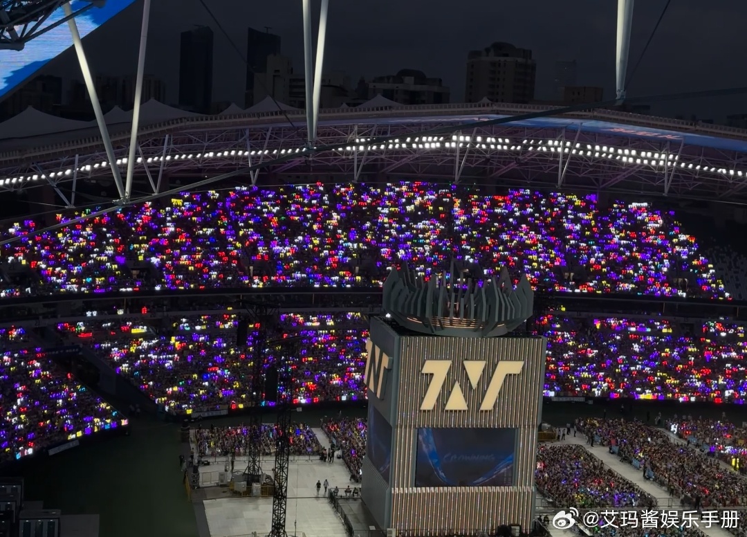 马嘉祺紫海VS宋亚轩青海，哪家灯海更亮眼？ 