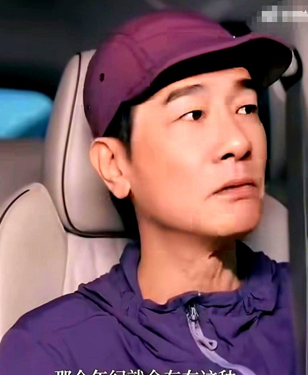 陈小春跟李诞交了底：他家里其实有11个孩子。

3个哥哥和3个姐姐，跟他不是同一