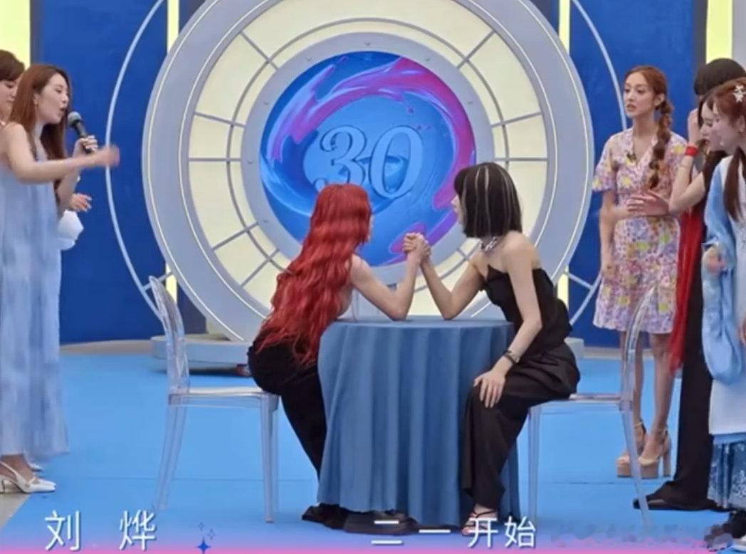 代斯庄法掰手腕庄法手臂肌肉乘风2026用力时肌肉紧绷的状态，谁看了不说一句力量爆