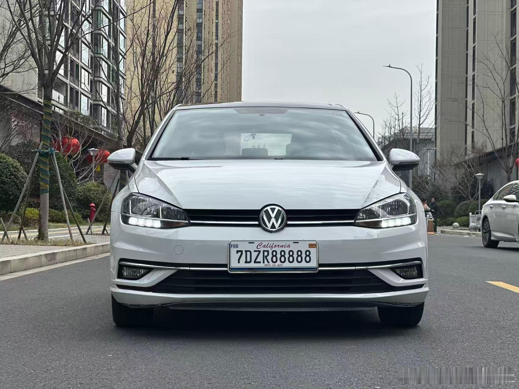 两厢3兄弟！2018年 8100㎞ POLO1.5自动2022年 22000㎞ 