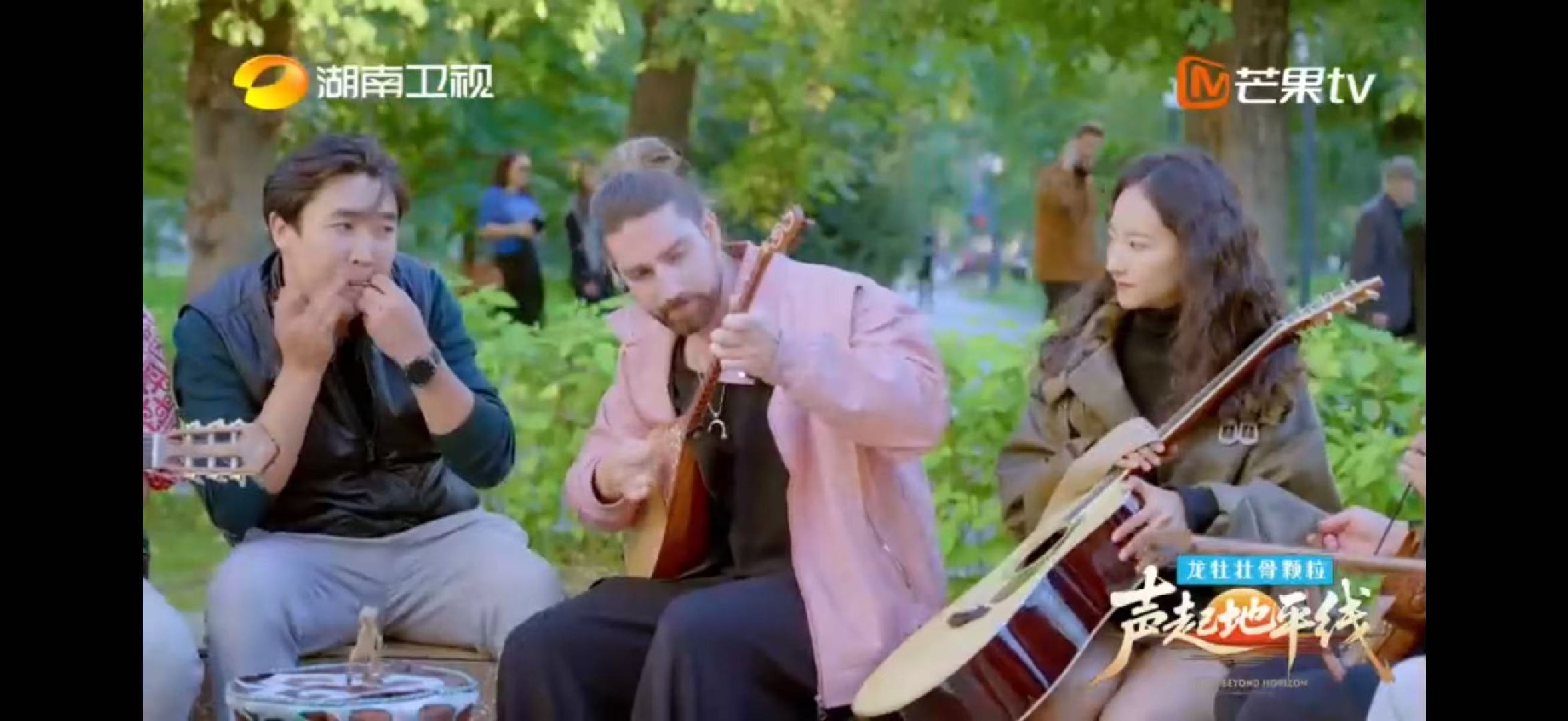 新疆大学生用6种乐器炫技声起地平线救命！这才是真正的文化输出！中国新疆留学生在阿