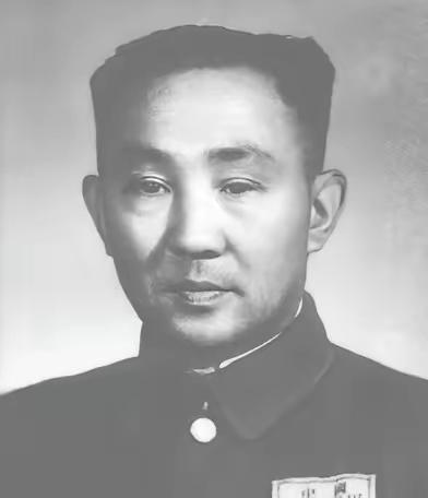 开国上将李聚奎担任总后勤部政委，坚决反对吃喝之风。有位同志到总后机关办事，有关部