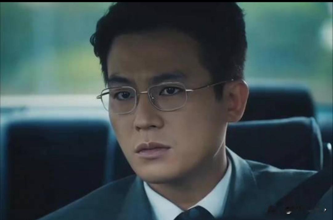 比如《潜伏》的李涯，《交锋》的林看书，你对他们印象如何？