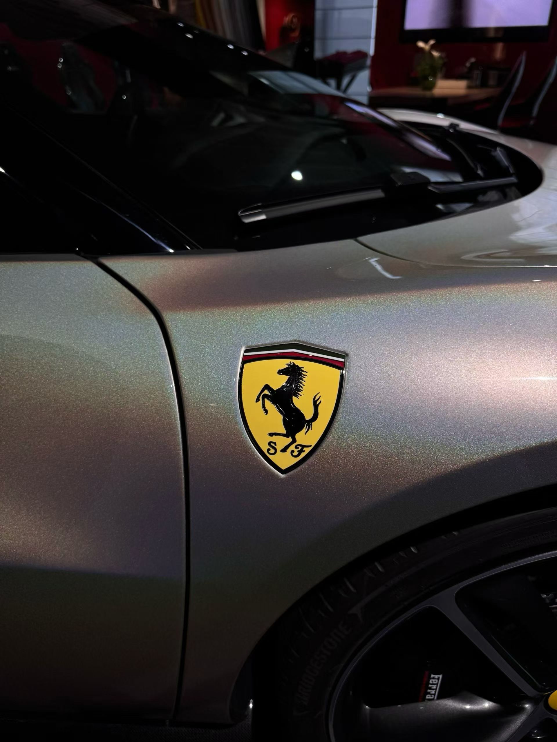 真正的品味，是懂得等待极致。诚寻准新法拉利296 GTS。偏爱V6混动的优雅与狂