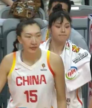 打得太差太烂，中国女篮输了，65-80比利时，输得不冤。拿球不住，投篮不准，传球