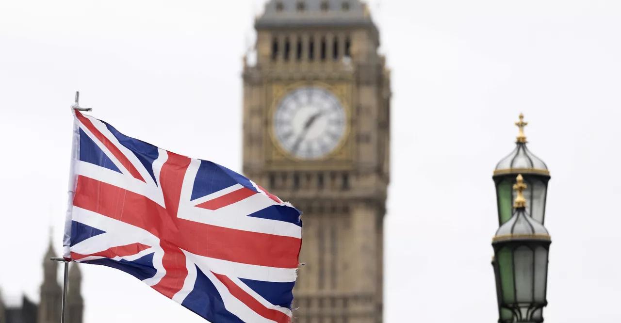 英国决定从今年开始，对俄罗斯的液化天然气运输“断供”关键服务。

英国副外交大臣