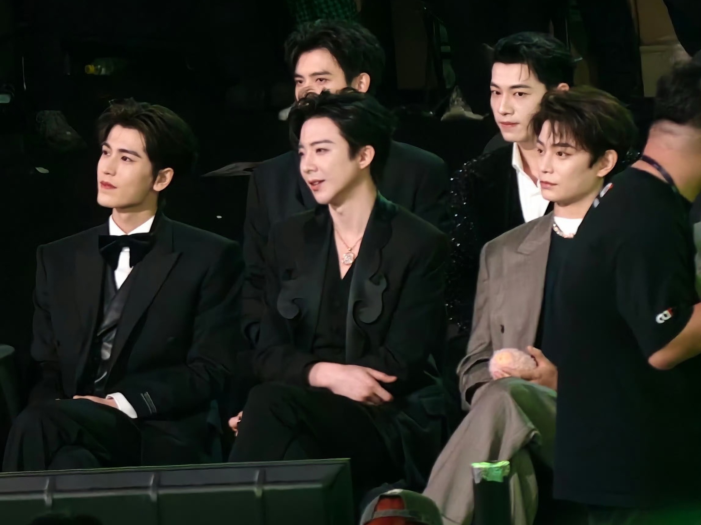 星光大赏内场男团张凌赫 刘宇宁 丁禹兮 辛云来 陈飞宇对我眼睛很友好星光大赏内场