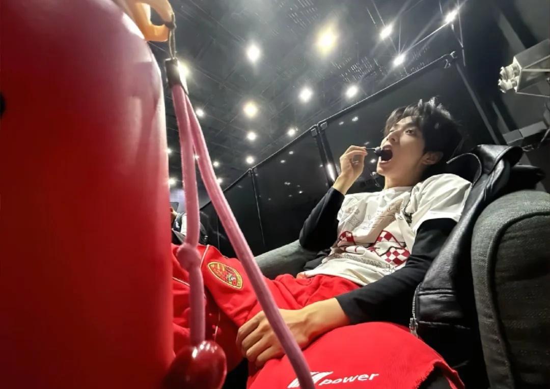 第一张刘耀文你咋这么萌！
刘耀文