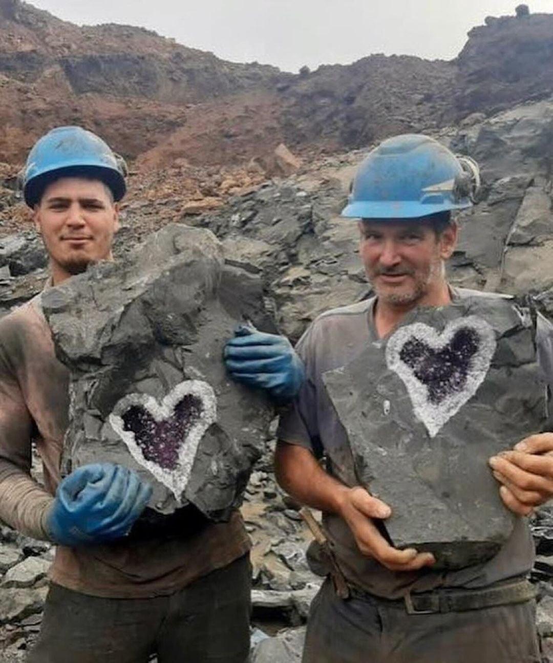 2021 年，乌拉圭的两名矿工在阿蒂加斯泰罗尼亚地区的圣罗莎矿挖掘时，意外发现了