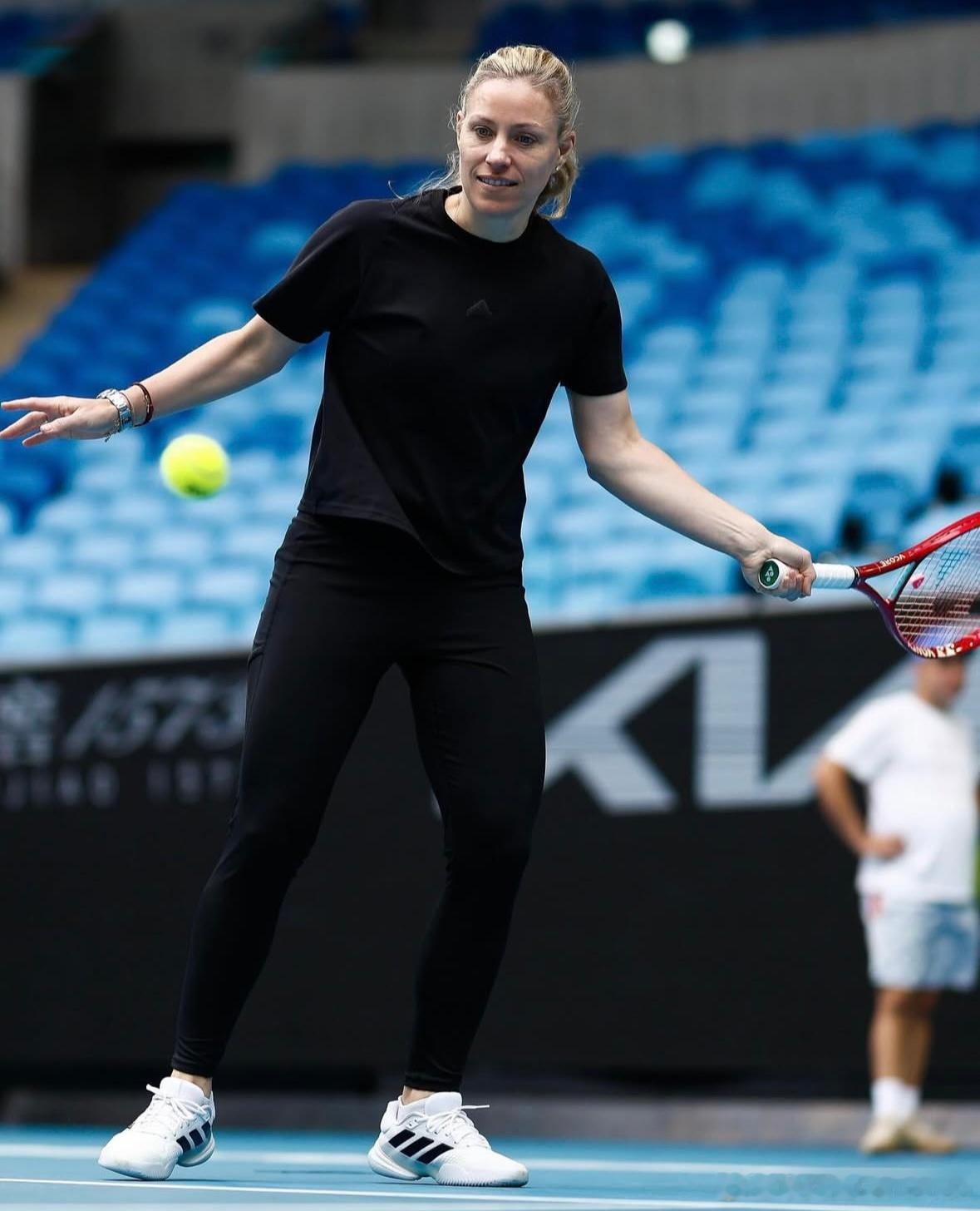 科贝尔今天继续在墨尔本，一早和纳达尔、拉夫特一起在澳网练球Angie这趟澳网20