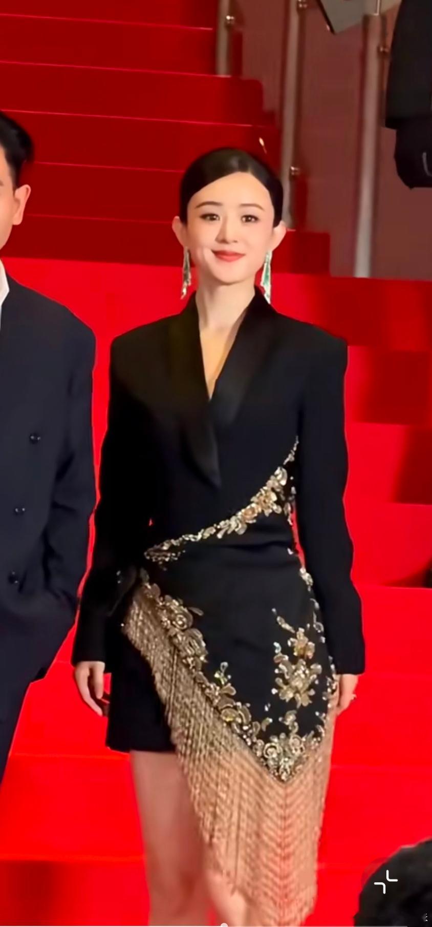 时尚造型这块儿，赵丽颖摸着杨幂过河。电视剧作品这块儿，幂幂摸着丽丽过河，85双 