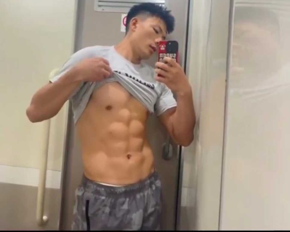 粉丝求助？Who is  he？ 