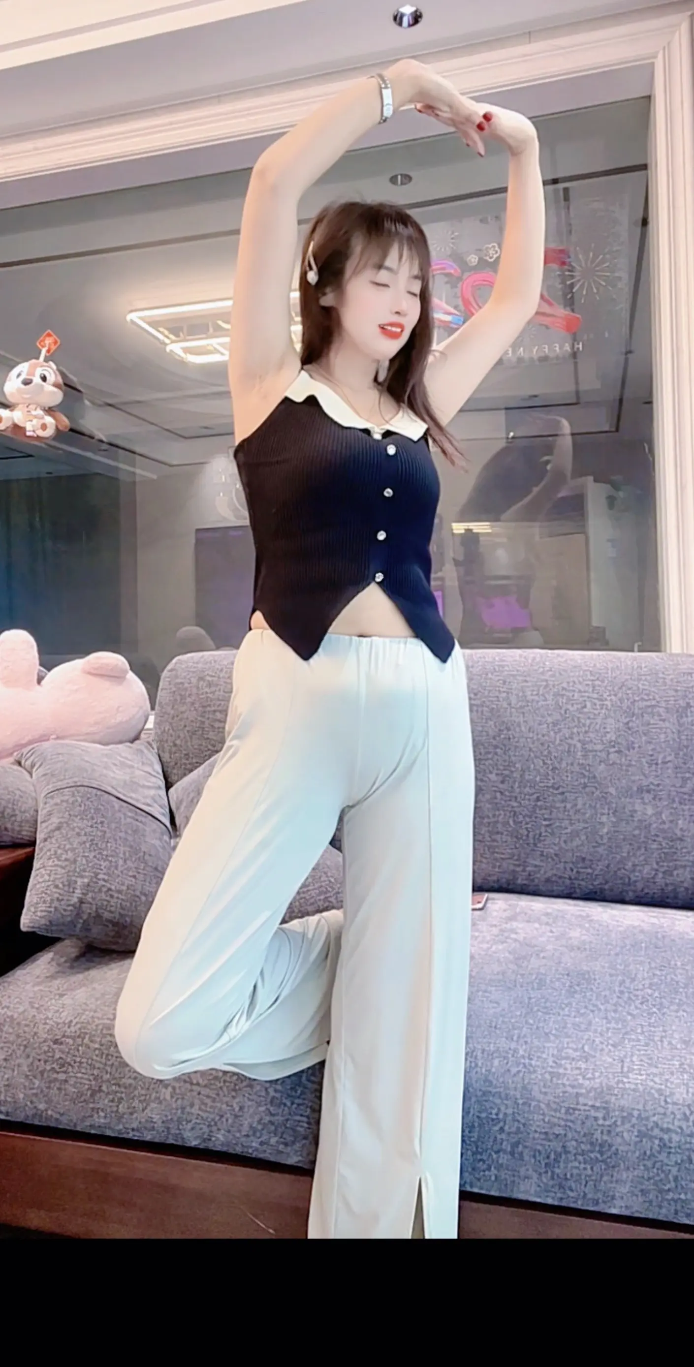 我很普通，但不影响我臭美，眼里有光，心中有爱，别人喜欢不喜欢不重要，我...