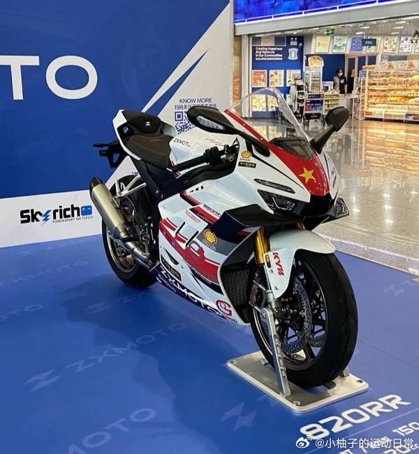 张雪机车上贴的红糖一天卖了300单张雪机车订单排到六月底WSBK葡萄牙站双冠封神