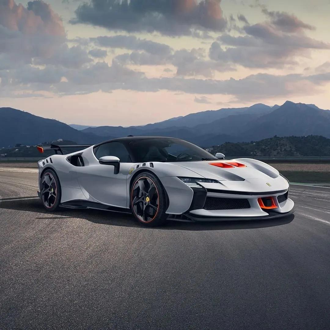 日前，基于普通版本Ferrari SF90进行极致轻量化升级的Ferrari S