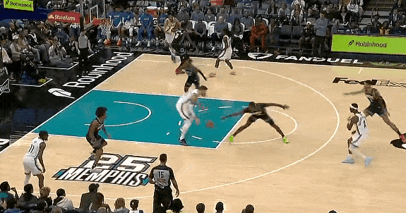 雷霆胜灰熊，亚历山大连续83场得分20以上。NBA常规赛第十轮，雷霆客场挑战灰熊