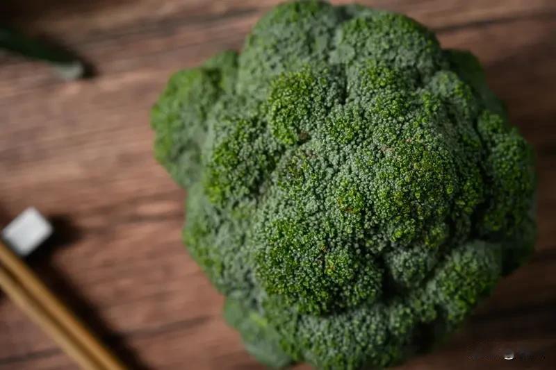 7月底抓紧移栽芹菜、西兰花、绿甘蓝，防虫网千万别省
 
七月下旬气温偏高，刚好适