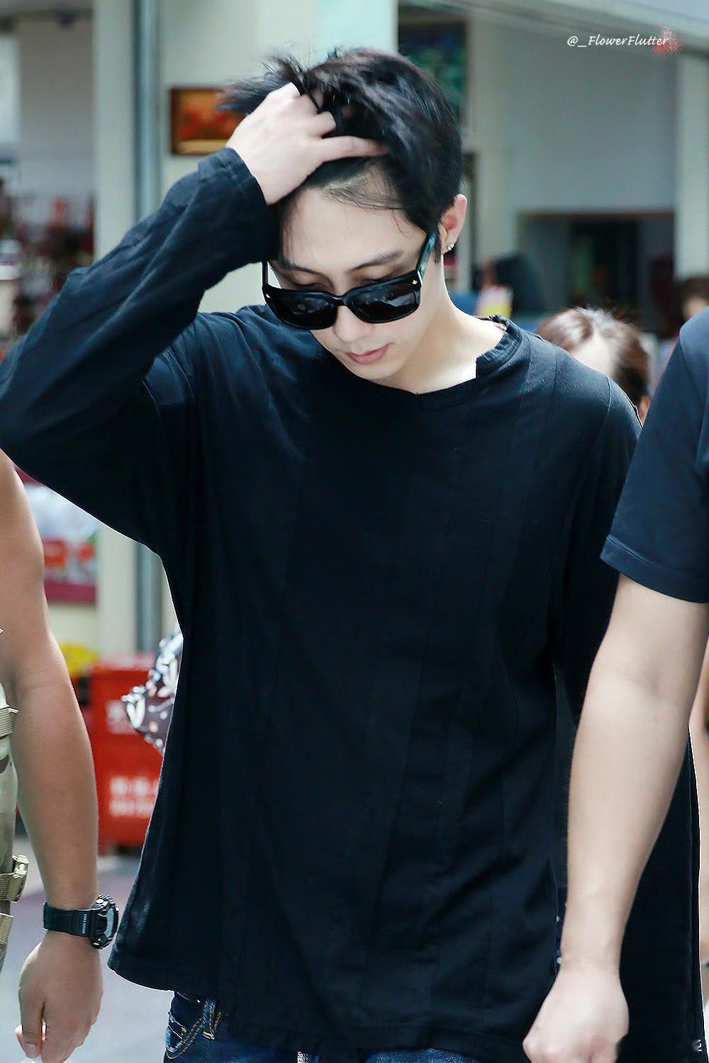 仿佛回到了这个时期，如此清秀美丽之人现在是内娱唯一的硬汉，真是挺有意思的，硬不硬