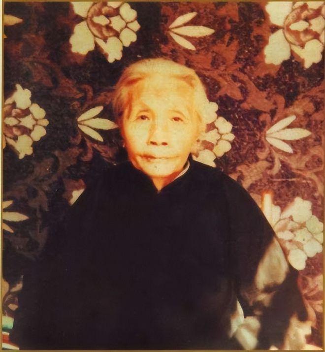1992年，88岁老奶奶叮嘱孙子说道：我死后，一定要好好保存遗体，将来会出现奇迹