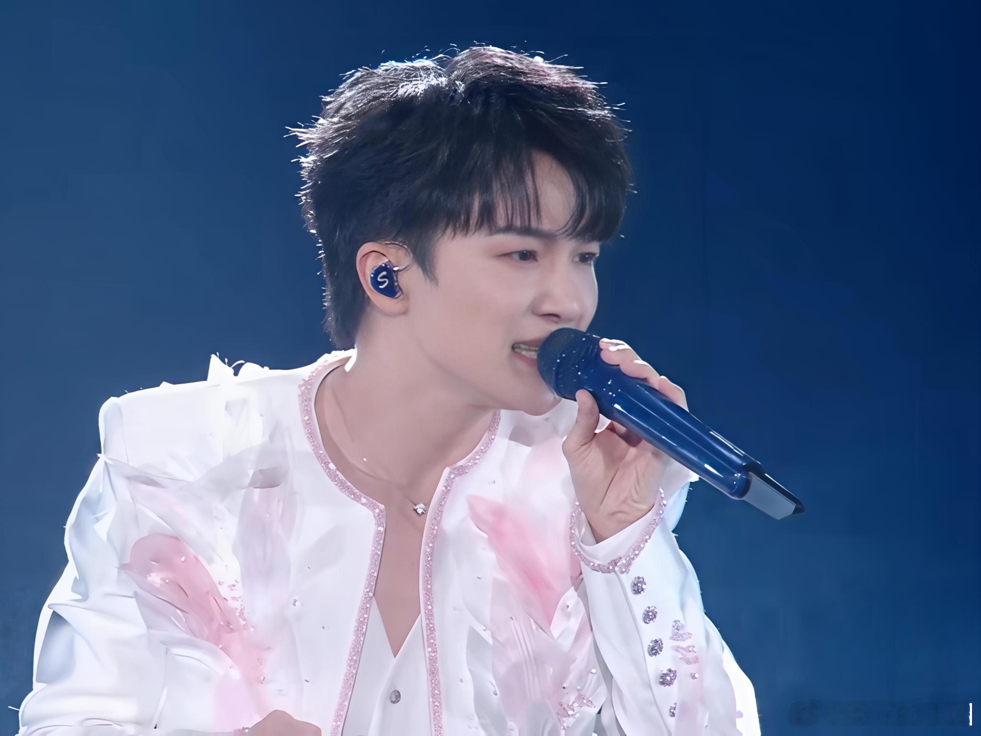 周深 周深2026深深的巡回演唱会 【圈宝和米说晚安】  心有山海，静而无忧. 