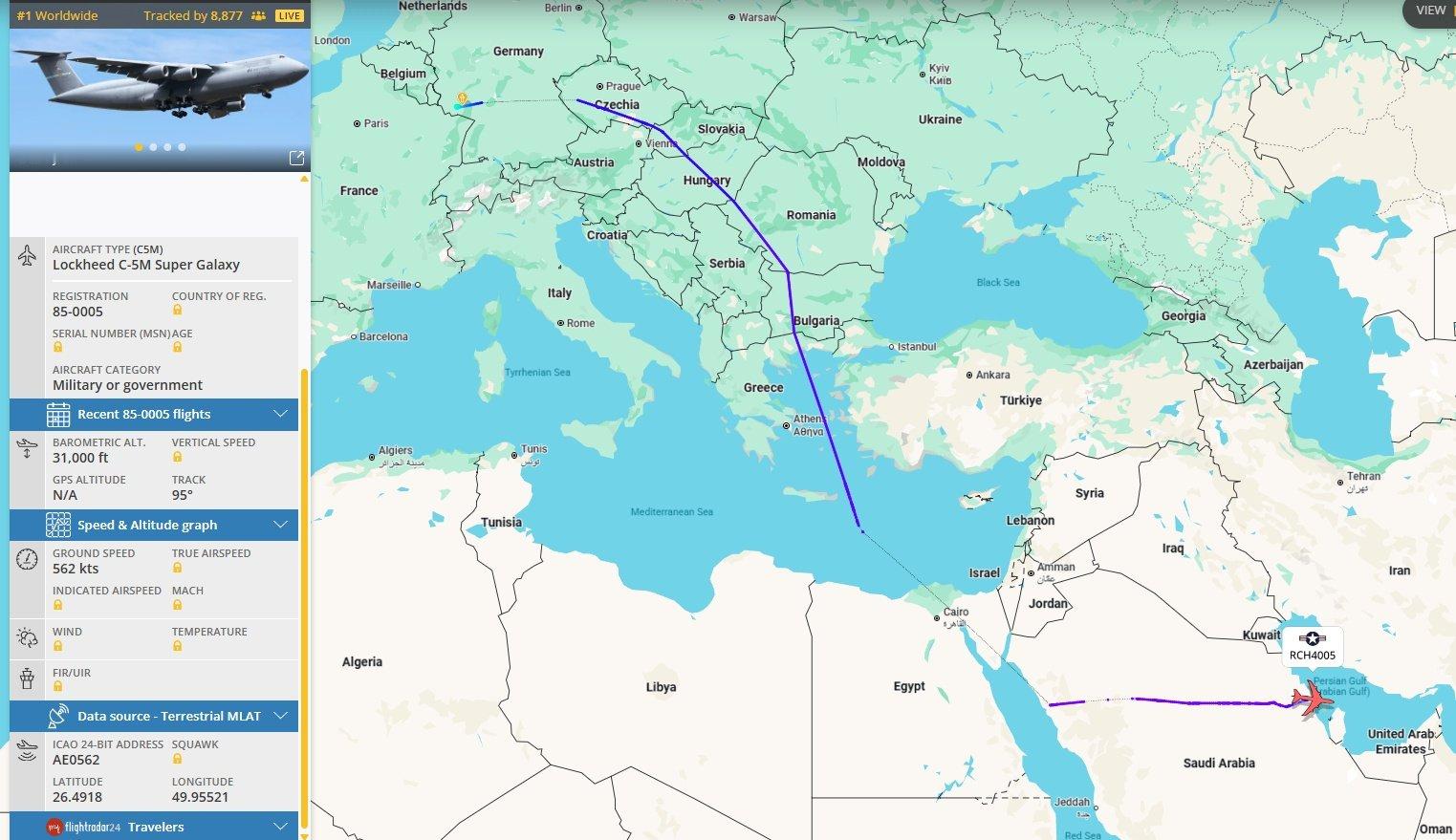 又一架C-5M抵达阿联酋美军基地，增援萨德反导系统。 