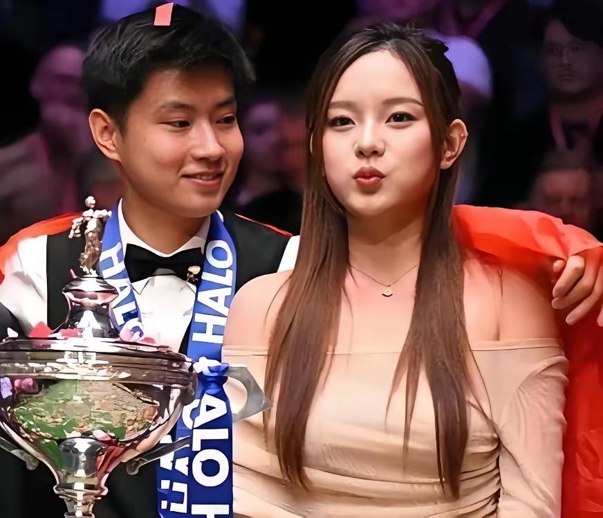 赵心童的女朋友Lynn果然不是一般人！

我还专门去查了一下
才明白为什么赵心童