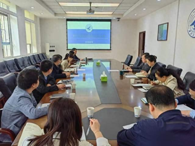 库克卸任不到一个月，苹果新CEO开始动刀了