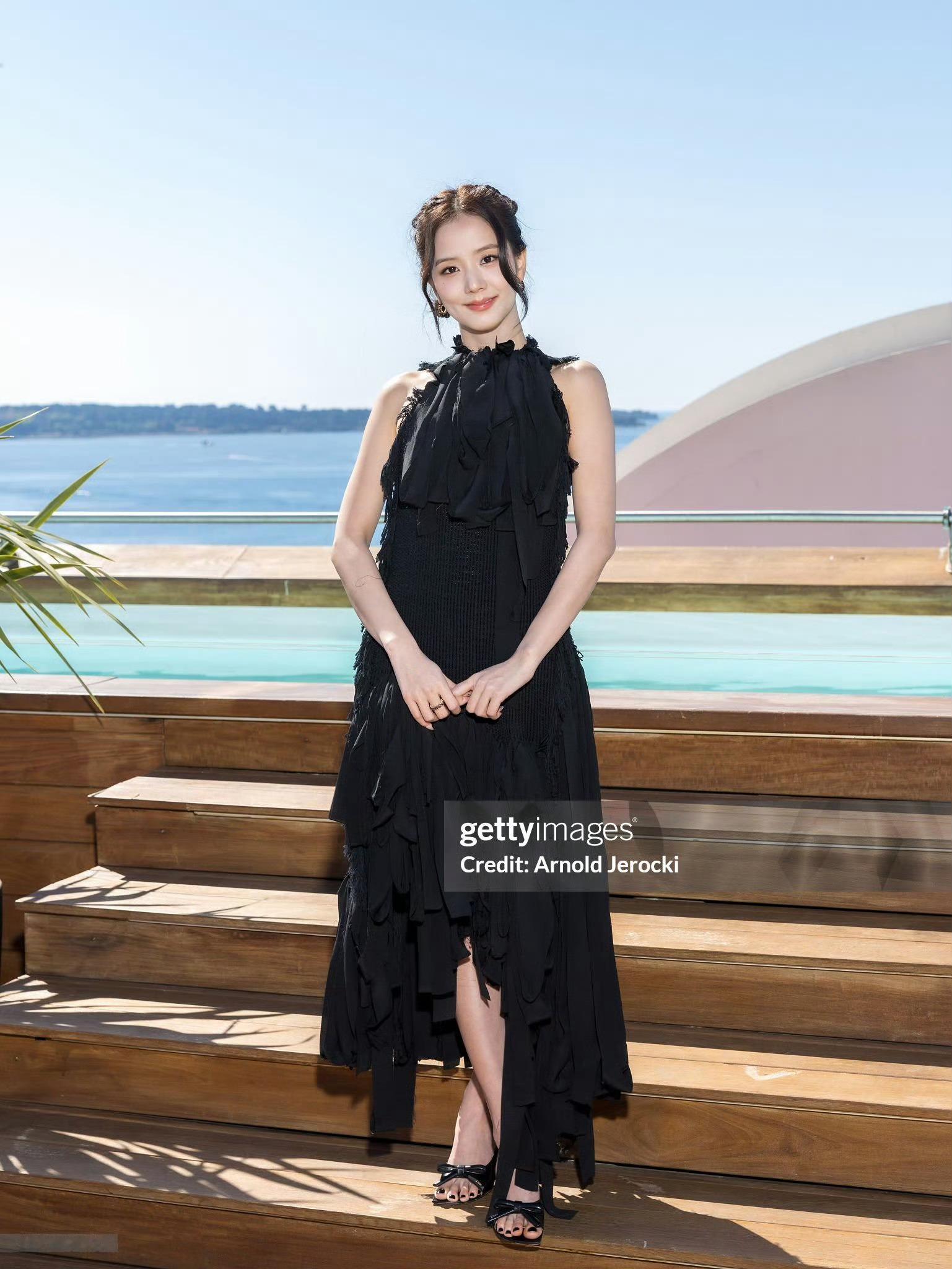 金智秀 × 戛纳国际电视剧节哇～人美风景也美，JISOO 身穿Dior 2026