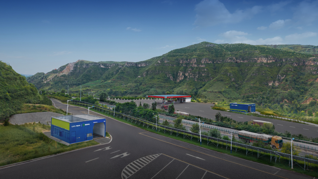 宁德时代做换电还是很有优势。最新官宣了与申通合作，覆盖绿色物流、车辆电动化、充换