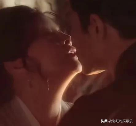 76岁刘晓庆和46岁男演员吻戏花絮曝光，没有替身没有借位，就是实打实的吻戏。
