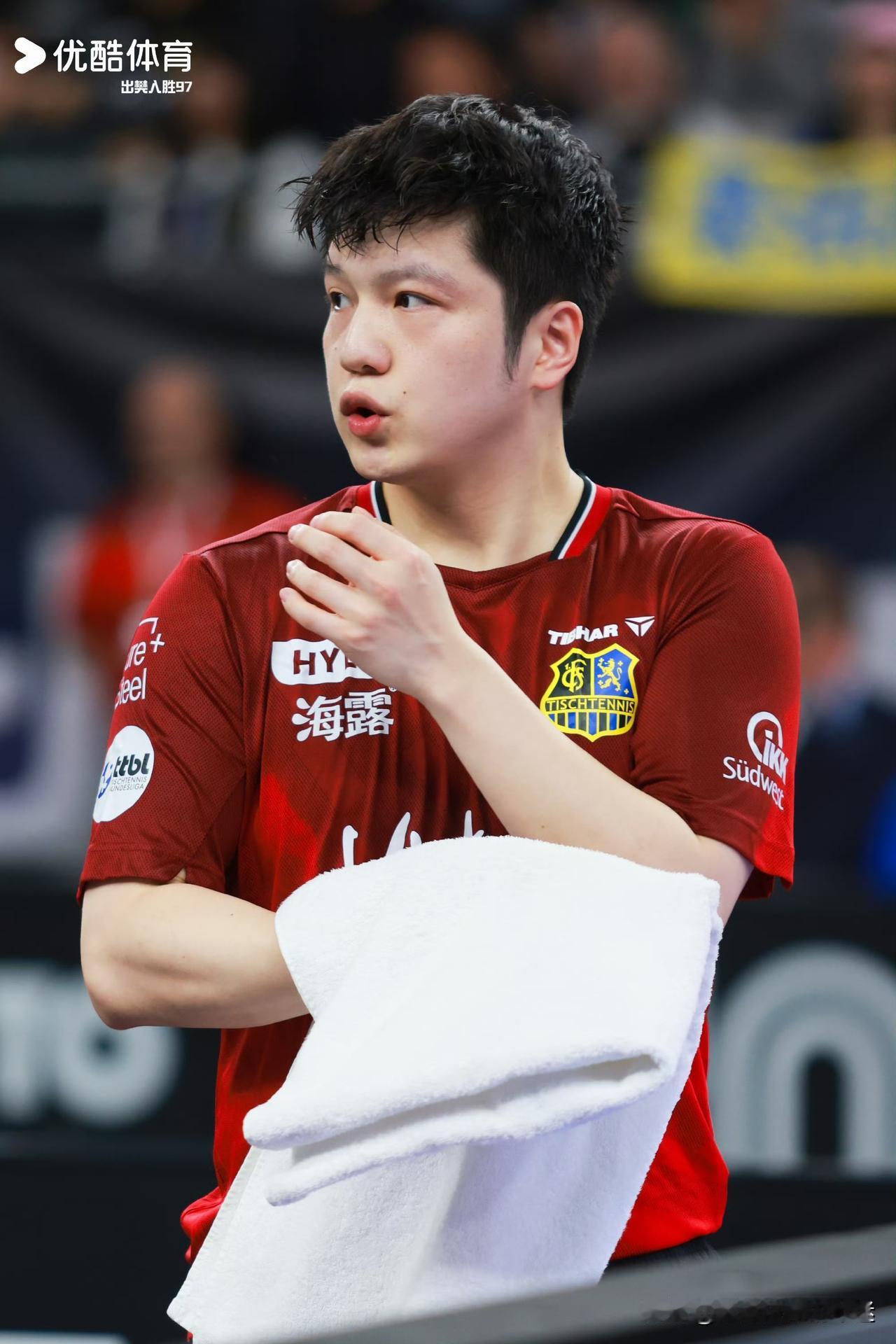 国乒出国打球的运动员盘点
1、樊振东：加盟德国萨尔布吕肯俱乐部，参加德甲联赛
2