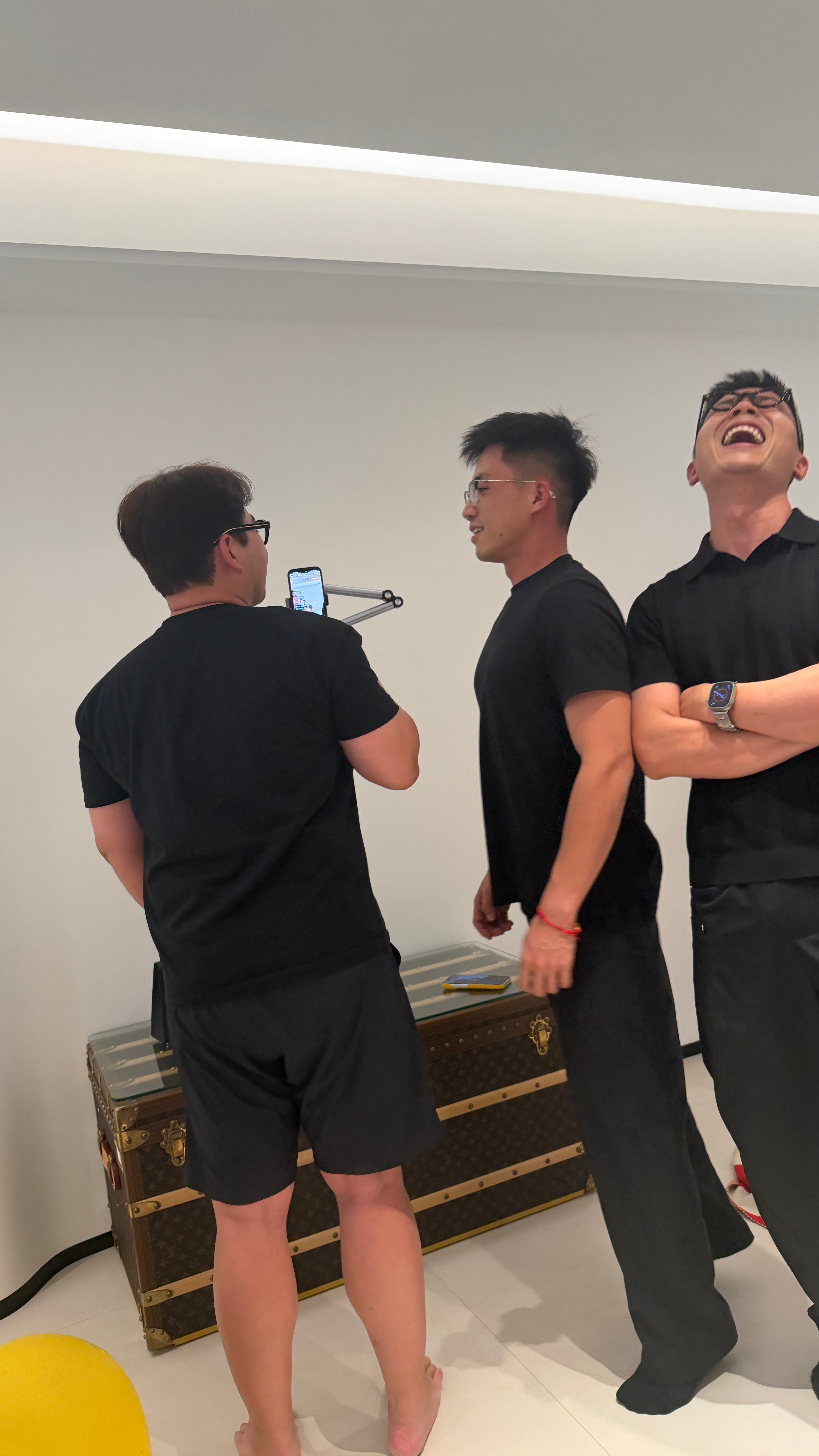 直播很累，真的，脚都麻了吧。 
