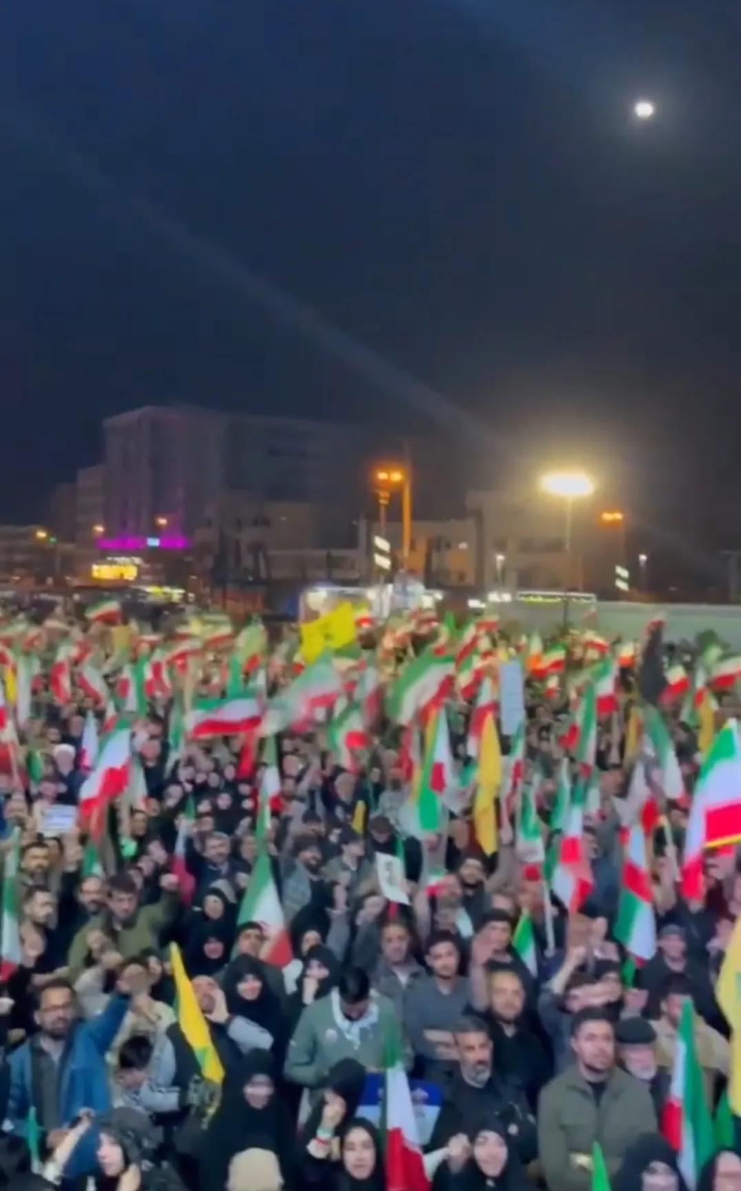 伊朗德黑兰、伊斯法罕等地老百姓昨晚举行集会，强烈抗议前外长、前副总统扎里夫的言论